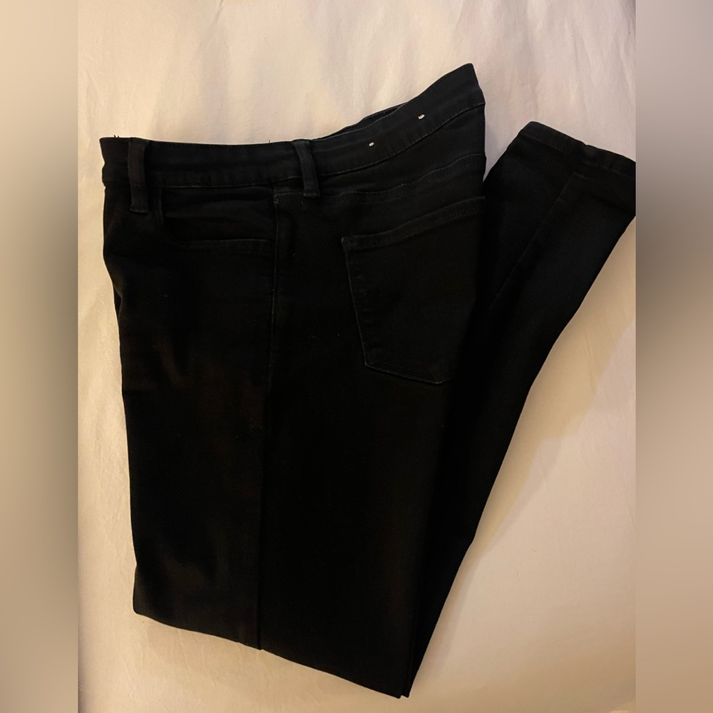 H&M mid rise skinny jeans. Size US 12. Black